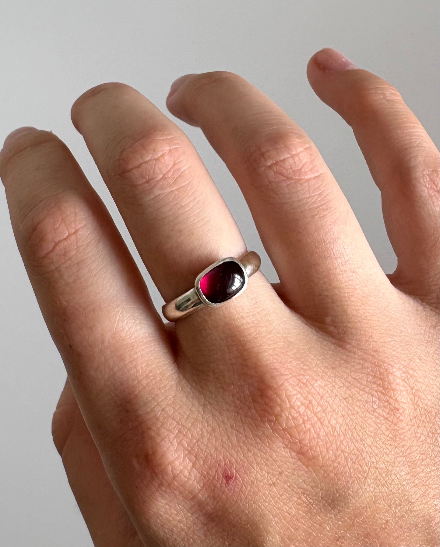 Garnet ring SIZE M